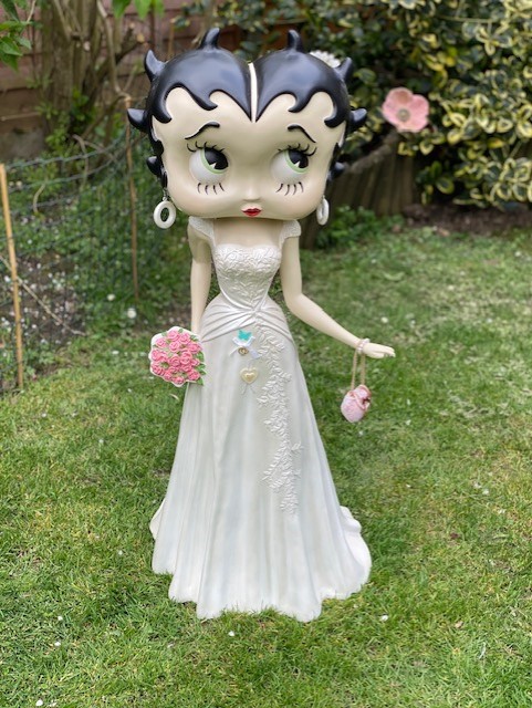 Betty Boop in wedding dress 960